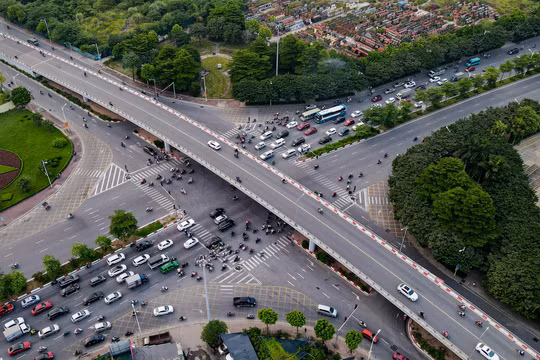 Hà Nội: Điều chỉnh điểm quay đầu trên đường Cổ Linh để thi công hầm chui