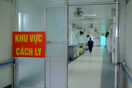 Giám sát người về từ vùng dịch Ebola trong 21 ngày