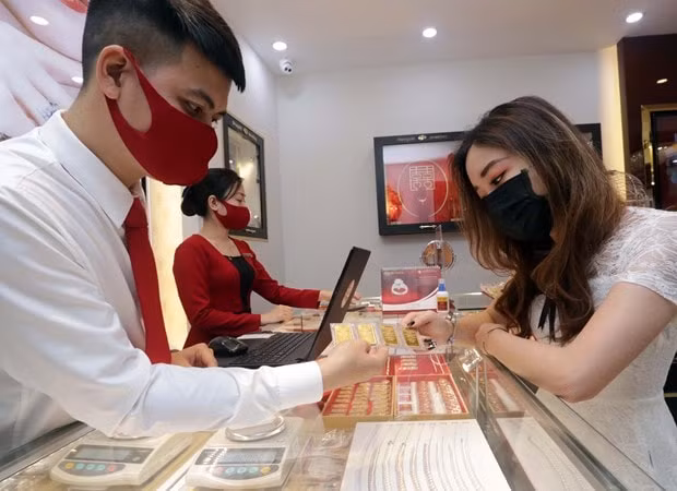 Giá vàng SJC bất ngờ giảm mạnh xuống ngưỡng 56,3 triệu đồng. Ảnh minh họa