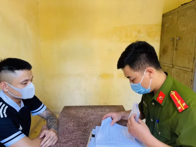 Đối tượng Vũ Anh Huy (tức Huy đô) khai báo tại cơ quan công an