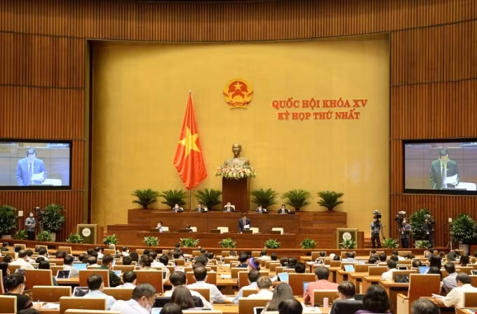 Quang cảnh phiên thảo luận sáng 27/7 của Quốc hội về chủ trương đầu tư Chương trình mục tiêu quốc gia giảm nghèo bền vững giai đoạn 2021-2025.
