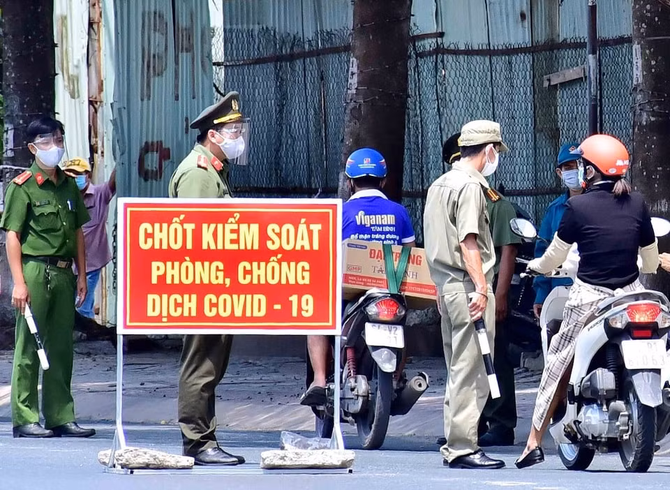 Hình ảnh chốt kiểm soát người vào TP.Vĩnh Long. Ảnh: Zingnews.vn