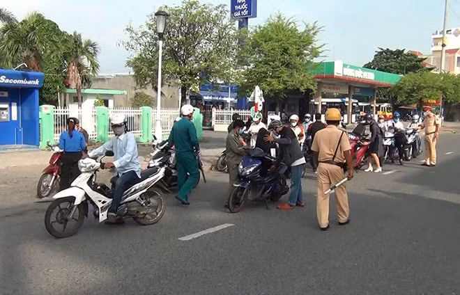 Tình Tiền Giang siết chặt việc kiểm soát người dân ra đường. Ảnh: TL