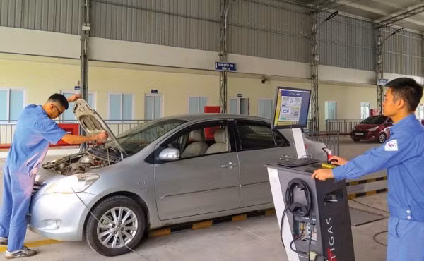 Phương tiện vận chuyển hàng hóa thiết yếu, phục vụ phòng chống dịch Covid-19 có thể được kiểm định bên ngoài trung tâm đăng kiểm. Ảnh minh họa