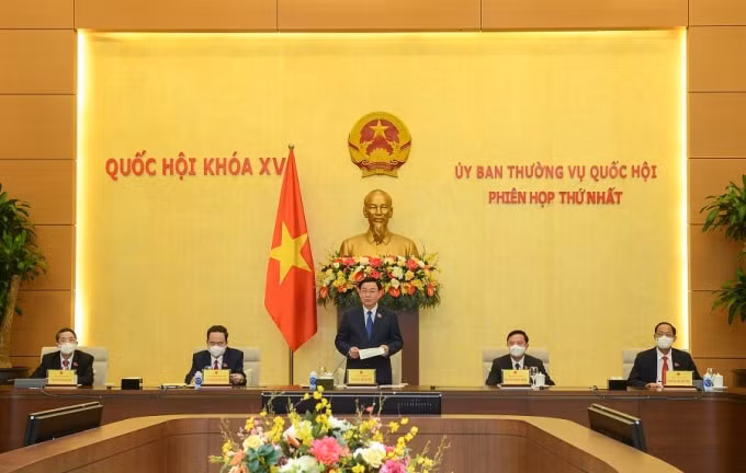 Chủ tịch Quốc hội Vương Đình Huệ chủ trì phiên họp.
