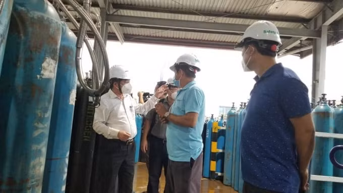 Oxy y tế hiện rất quan trọng đối với bệnh nhân COVID-19 diễn biến nặng (ảnh TL).