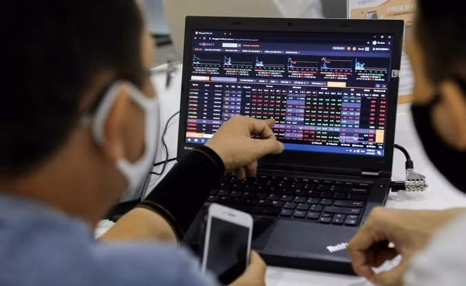 Nhóm cổ phiếu ngân hàng vẫn là động lực quan trọng giúp chỉ số Vn-Index duy trì sắc xanh nhẹ lúc cuối phiên hôm nay (28/7). Ảnh minh họa