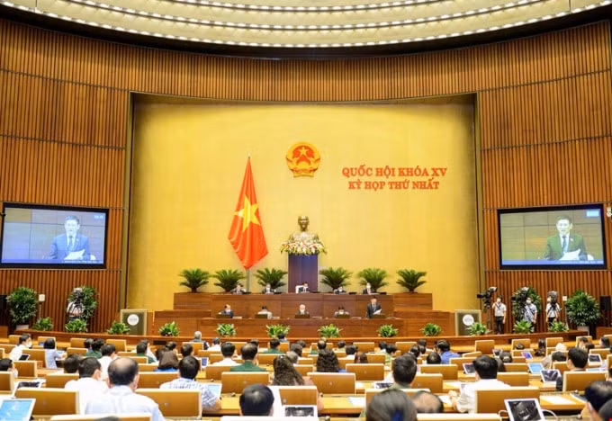 Bộ trưởng Bộ Tài chính Hồ Đức Phớc báo cáo, giải trình, làm rõ một số vấn đề theo đề nghị của Ủy ban Thường vụ Quốc hội.