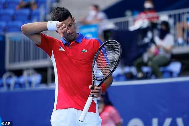 Tay vợt Djokovic than phiền về thời tiết nóng bức ở Nhật Bản. Ảnh: internet