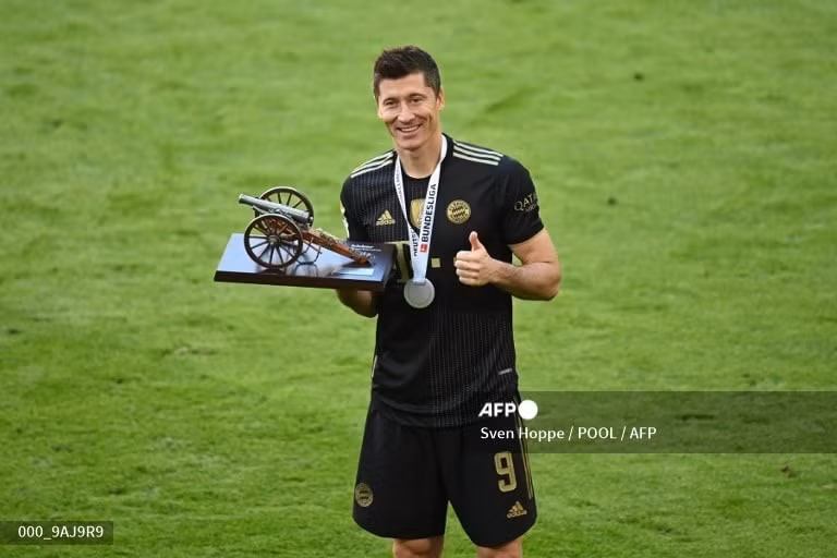 Tiền đạo Lewandowski có một mùa giải ấn tượng tại Bundesliga. Ảnh: AFP