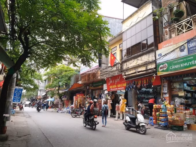 Các tuyến phố nằm sát trường Đại học, giá thuê ít giảm.