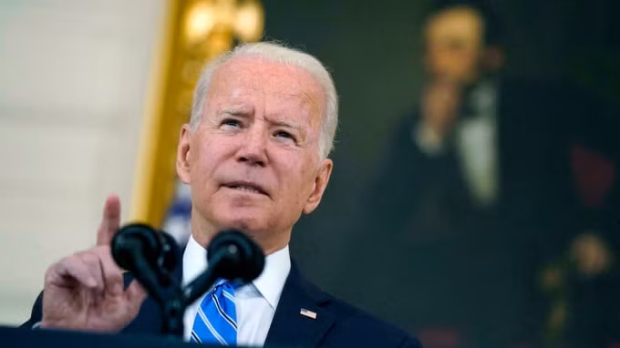Tổng thống Joe Biden phát biểu về nền kinh tế và chương trình cơ sở hạ tầng của mình tại Nhà Trắng. © Andrew Harnik, AP