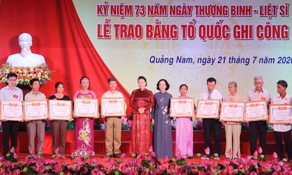 Thủ tướng Chính phủ cấp Bằng “Tổ quốc ghi công” cho 242 liệt sĩ (ảnh minh họa - nguồn internet).