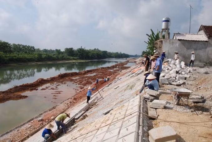 Một số công trình trọng điểm, cấp bách được phép thi công trong thời gian Thành phố Hà Nội thực hiện giãn cách để phòng chống dịch COVID-19. Ảnh minh họa