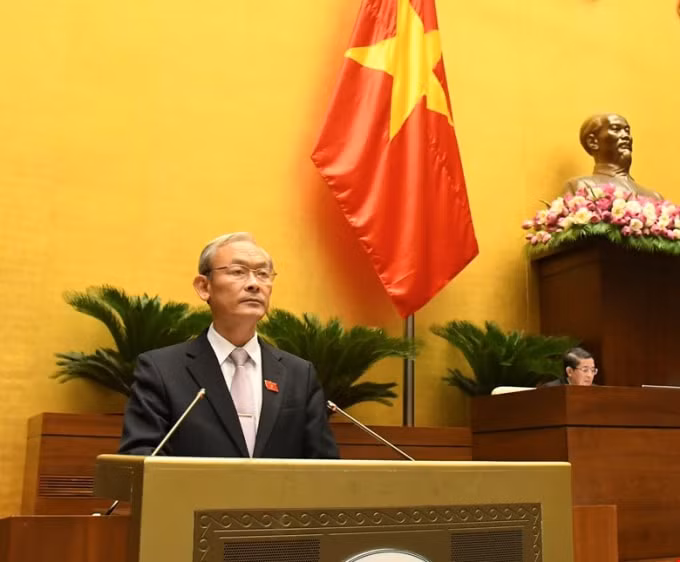 Chủ nhiệm Ủy ban Tài chính, Ngân sách của Quốc hội Nguyễn Phú Cường trình bày Báo cáo giải trình, tiếp thu, chỉnh lý dự thảo Nghị quyết về kế hoạch đầu tư công trung hạn giai đoạn 2021-2025.