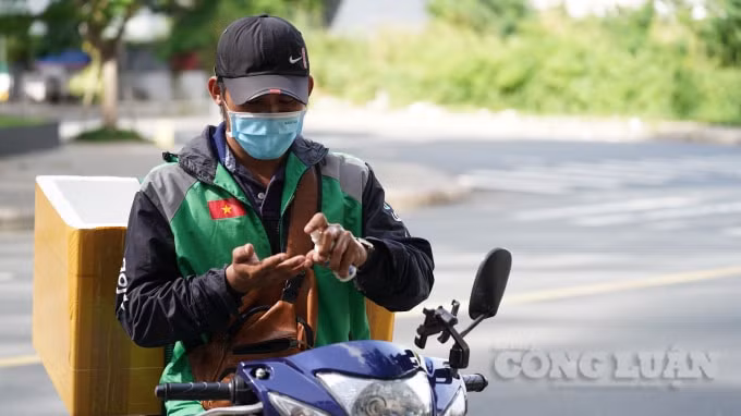 Nhu cầu giao hàng của người dân tăng 5-6 lần so với thời gian trước