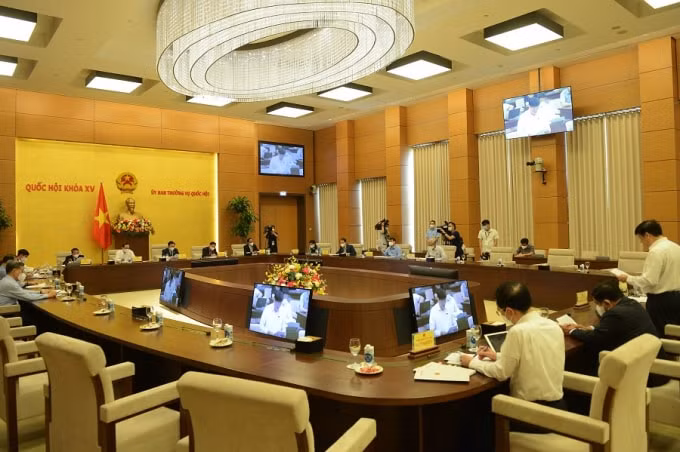 Quang cảnh cuộc họp.