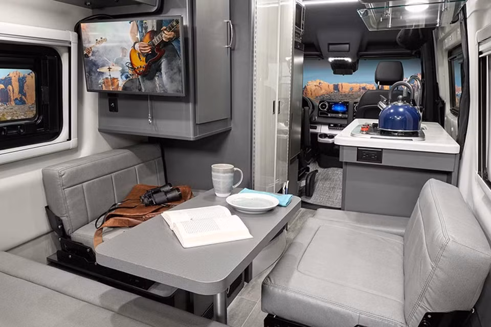 Mercedes-Benz Sprinter. Ảnh: Thor Motor Coach