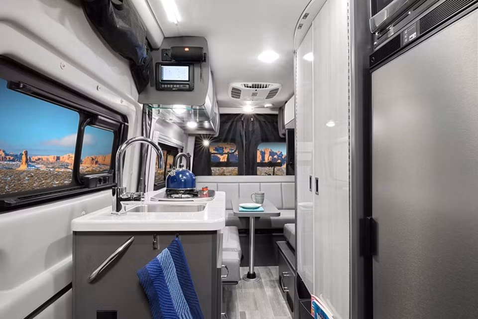 Mercedes-Benz Sprinter. Ảnh: Thor Motor Coach