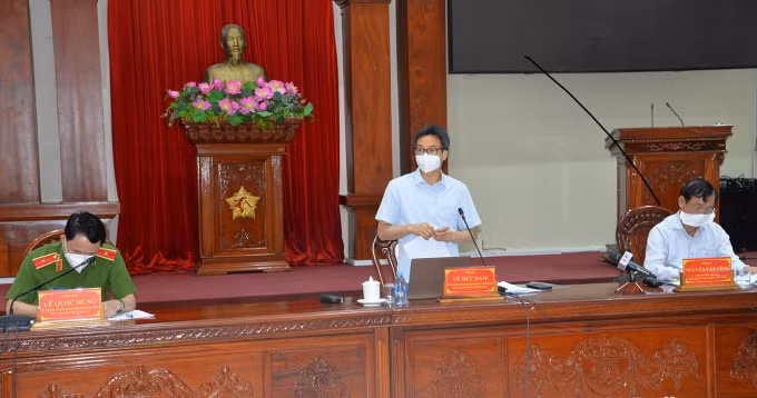 Phó Thủ tướng Vũ Đức Đam phát biểu tại buổi làm việc.