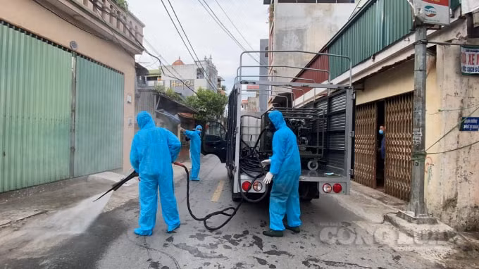 Đến khoảng 17h chiều cùng ngày, lực lượng quân đội đã hoàn thành việc khử khuẩn và trở về đơn vị an toàn.
