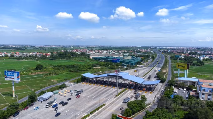 Ghi nhận của PV vào chiều 21/7, tại vị trí chốt kiểm soát, phòng chống dịch tại trạm thu phí cao tốc Pháp Vân-Cầu Giẽ (thuộc huyện Thanh Trì) đã thông thoáng trở lại.