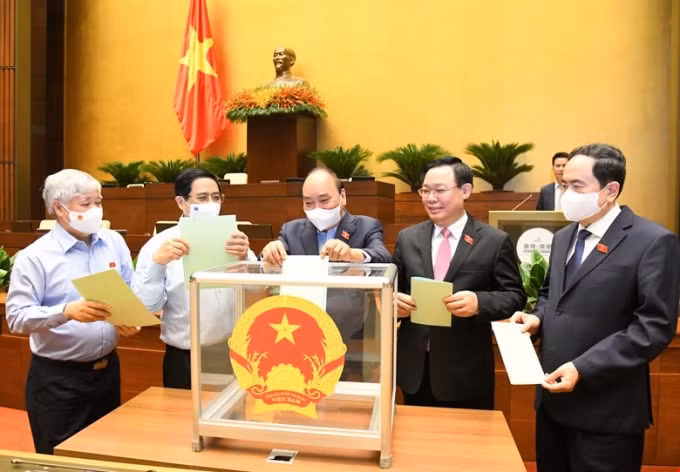 Lãnh đạo Nhà nước, Quốc hội, Chính phủ, Ủy ban TƯ MTTQ Việt Nam bỏ phiếu bầu các chức danh vào sáng 21/7.