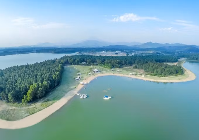 Tranh tra UBND tỉnh Vĩnh Phúc đã chỉ ra hàng loạt vi phạm của các doanh nghiệp đang khai thác thương mại hồ Đại Lải.