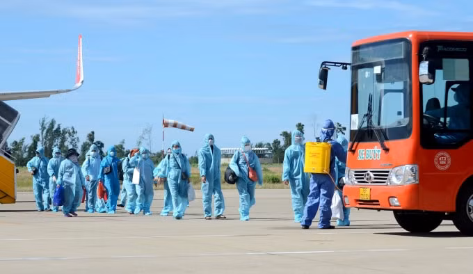 Trước đó, Thừa Thiên Huế đã tổ chức đón 239 công dân từ Thành phố Hồ Chí Minh trở về đợt I bằng máy bay an toàn. (ảnh UBND tỉnh)