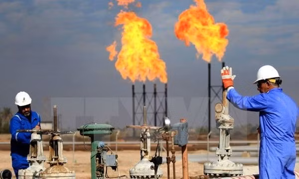 Giá dầu giảm 5 USD/thùng, kết thúc một ngày tồi tệ nhất kể từ tháng 3/2021