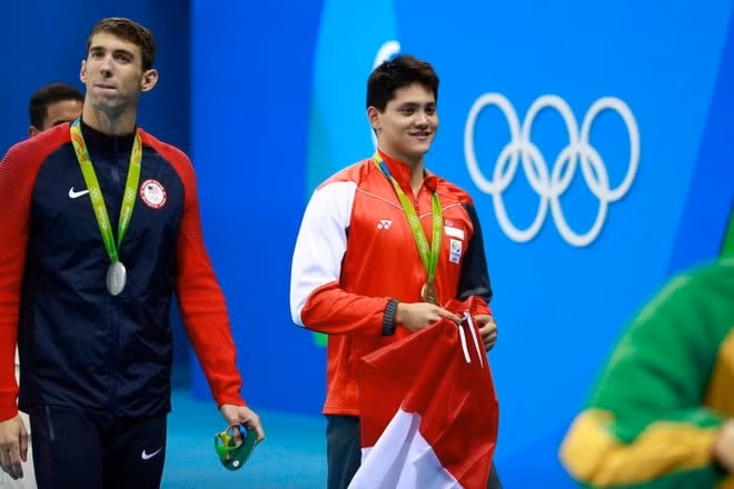 Vận động viên Joseph Schooling đánh bại Michael Phelps để giành HCV bơi lội Olympic 2016. Ảnh: internet