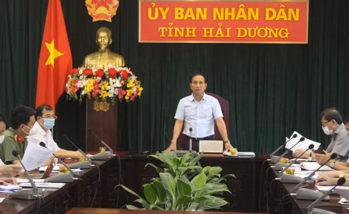 Phó Chủ tịch UBND tỉnh Lưu Văn Bản trong cuộc họp chỉ đạo