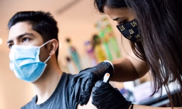 Nhu cầu tiêm vaccine COVID-19 ở Mỹ đang giảm mạnh. Ảnh minh họa
