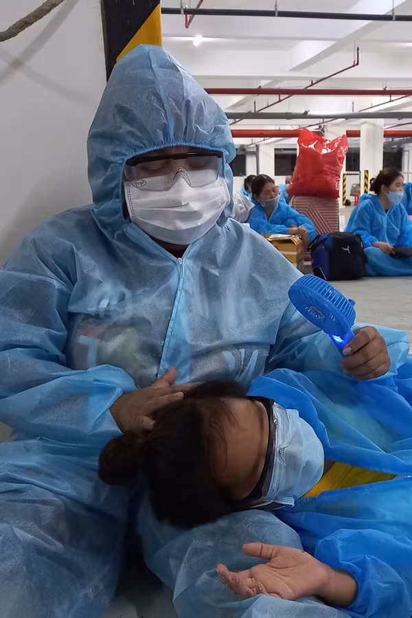 Kim Đào và con trai đang tích cực điều trị ở bệnh viện dã chiến.