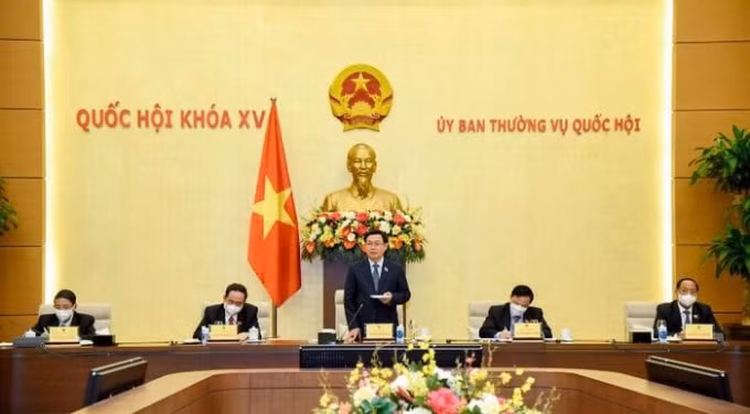Chủ tịch Quốc hội Vương Đình Huệ chủ trì cuộc họp.