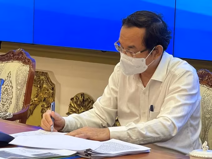 Bí thư Nguyễn Văn Nên vừa ký chỉ thị khẩn về tăng cường thực hiện chỉ thị 16.