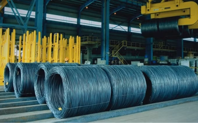 Giá thép giảm nhưng hàng loạt doanh nghiệp thép vẫn đang tích trữ hàng tồn kho với số lượng khủng.