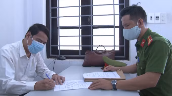 Đối tượng Tôn Thất Điệp tại cơ quan công an. (ảnh Công an)