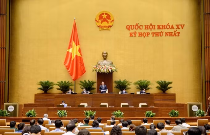 Chủ tịch Quốc hội Vương Đình Huệ điều hành phiên thảo luận, biểu quyết thông qua Nghị quyết về cơ cấu tổ chức của Chính phủ nhiệm kỳ 2021-2026 bằng hệ thống biểu quyết điện tử ngày 23/7.