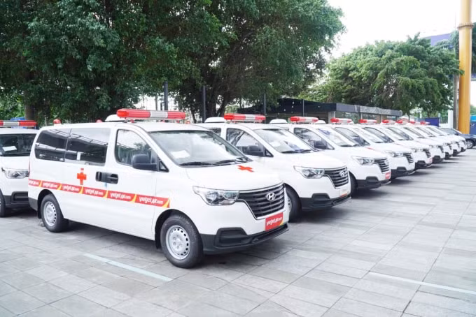 Vietjet và HDBank tặng 10 chiếc xe cứu thương hỗ trợ công tác phòng chống dịch tại TP.HCM.