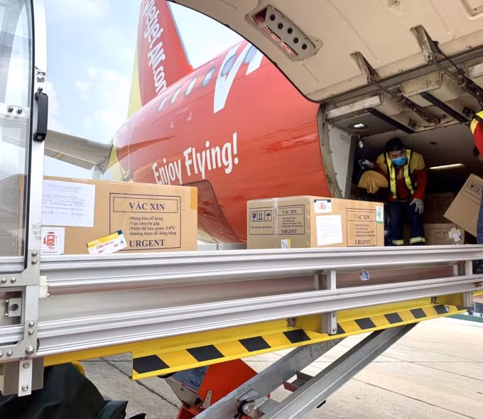 Các lô vaccine được vận chuyển miễn phí trên tàu bay Vietjet.