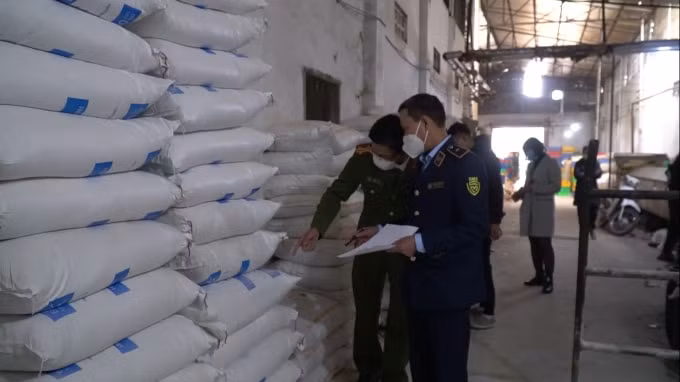 lai phat hien co so san xuat banh keo ban tai thu phu la phu hinh 1