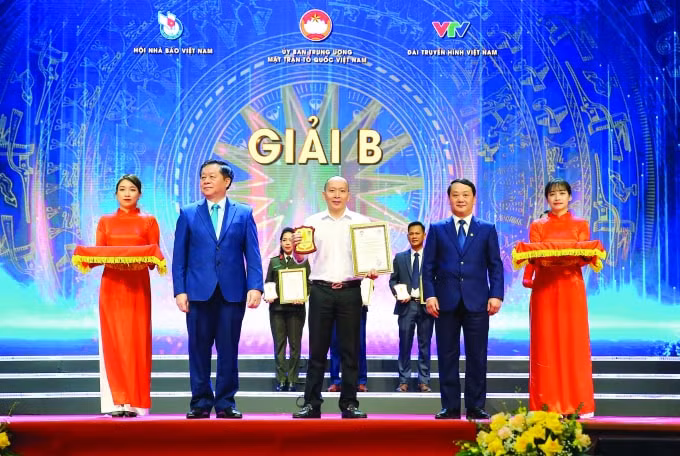 doi moi sang tao de phat trien xung tam vi the vi mot nen bao chi hien dai nhan van hinh 4