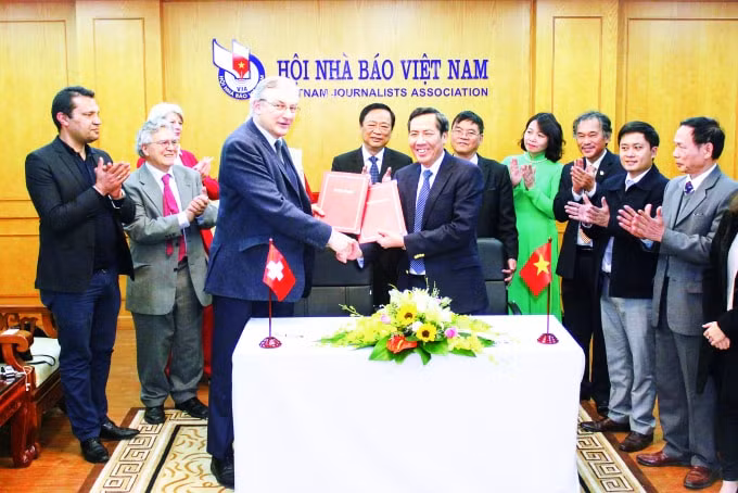 doi moi sang tao de phat trien xung tam vi the vi mot nen bao chi hien dai nhan van hinh 3