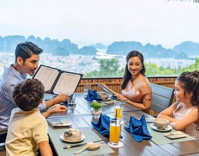 flc hotels resorts don nam moi 2022 tung bung voi loat uu dai khung hinh 1