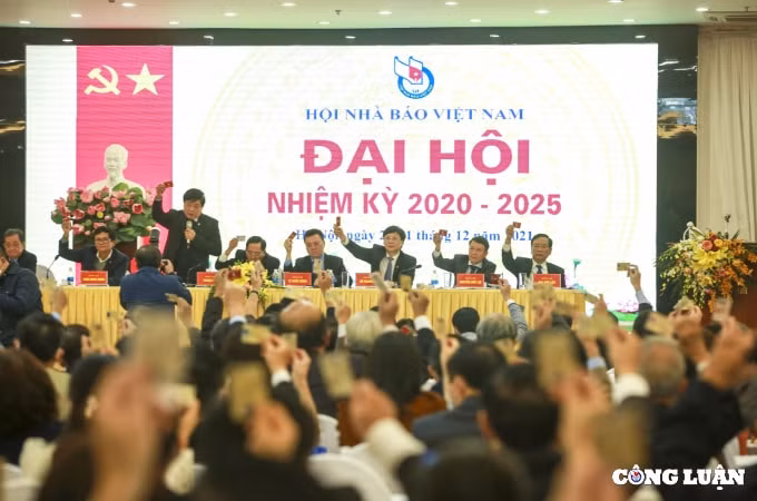 hoi nha bao viet nam da bau ra 52 uy vien ban chap hanh 15 uy vien ban kiem tra khoa xi hinh 1