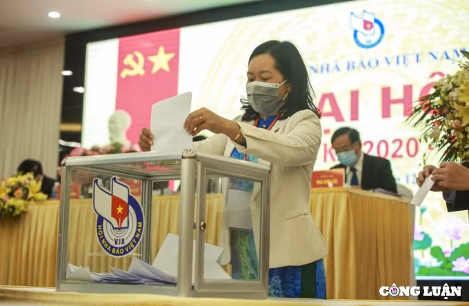 hoi nha bao viet nam da bau ra 52 uy vien ban chap hanh 15 uy vien ban kiem tra khoa xi hinh 7