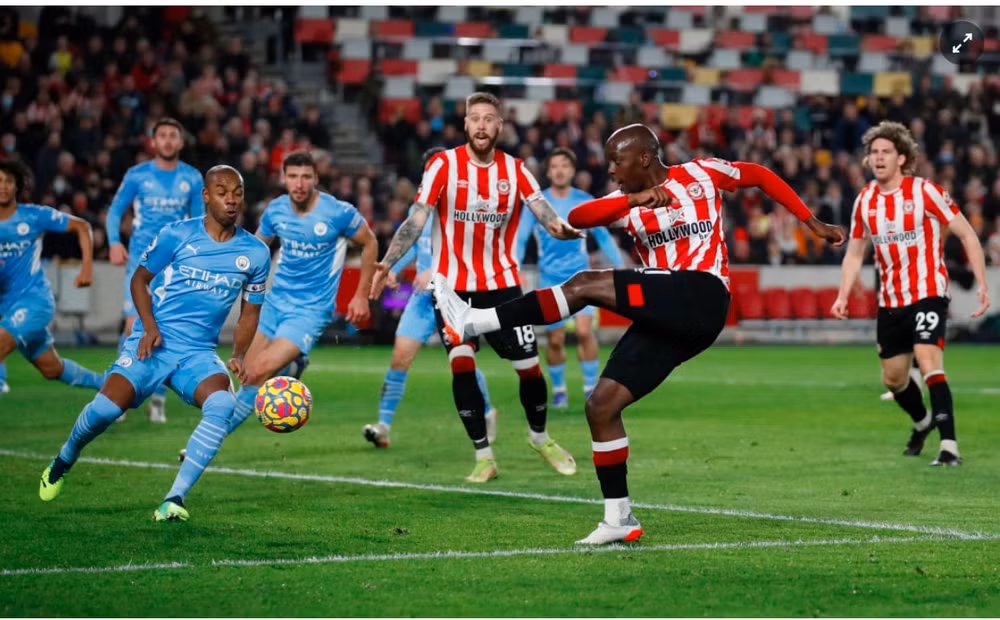 man city de bep brentford o vong 20 ngoai hang anh 2020 21 hinh 2