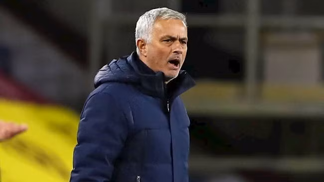 HLV Mourinho đã đưa ra quan điểm về việc có quá nhiều cầu thủ nhiễm COVID-19. Ảnh: TL