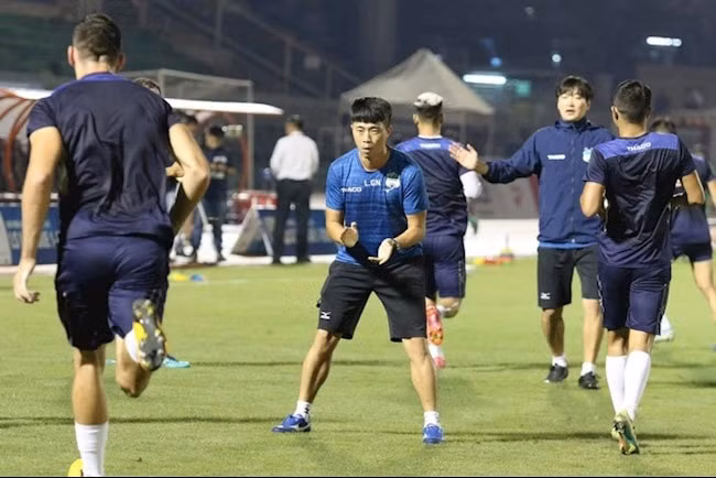 Câu lạc bộ HAGL nói lời chia tay HLV thể lực Lee Gi-nam. Ảnh: Facebook NV